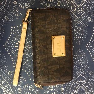Michael Kors wristlet